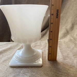 VINTAGE E.O. BRODY CO. WHITE PEDASTAL MILK GLASS VASE/PLANTER